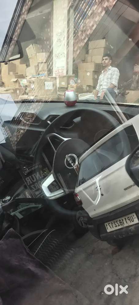 Nissan Magnite Kuro 2025 Petrol 1st