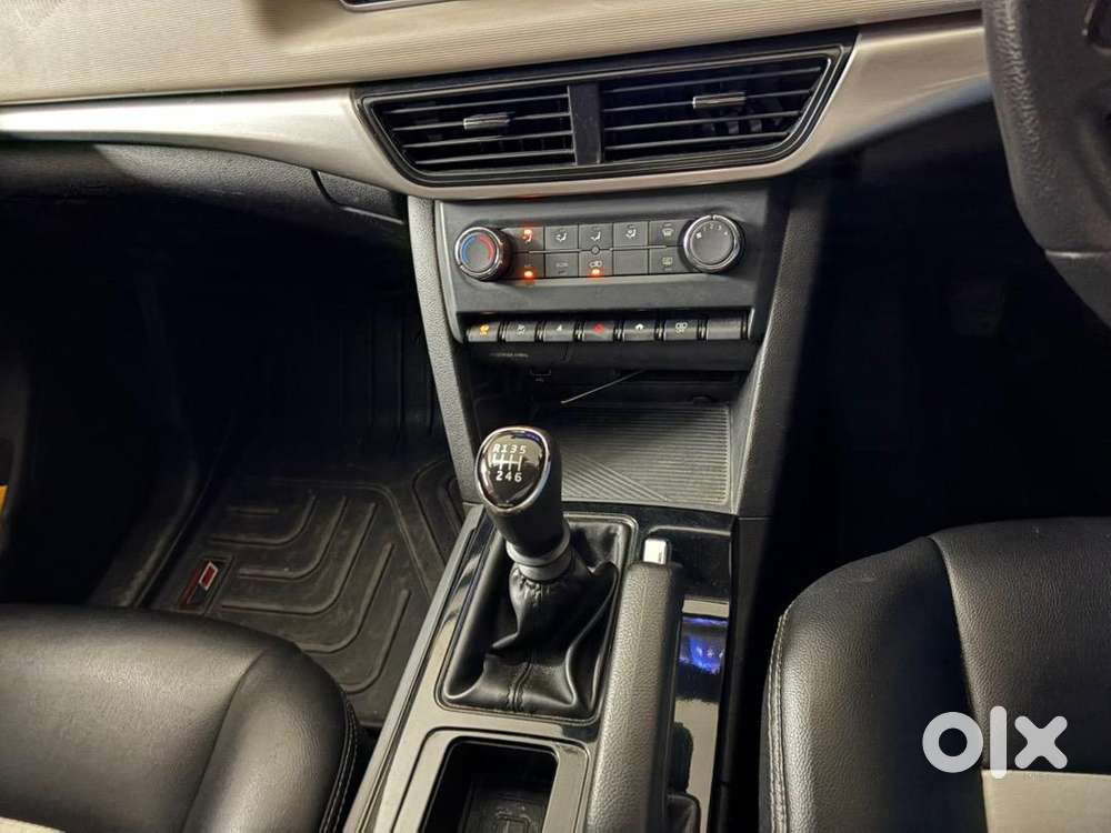 Mahindra Xuv700 2023 Petrol Well Maintained