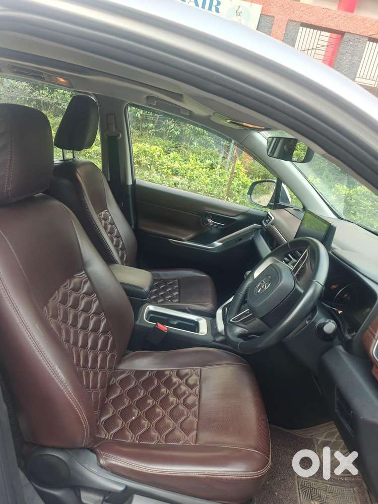 Toyota Innova Hycross 2.0 Vx Hybrid 8 Str, 2025, Petrol