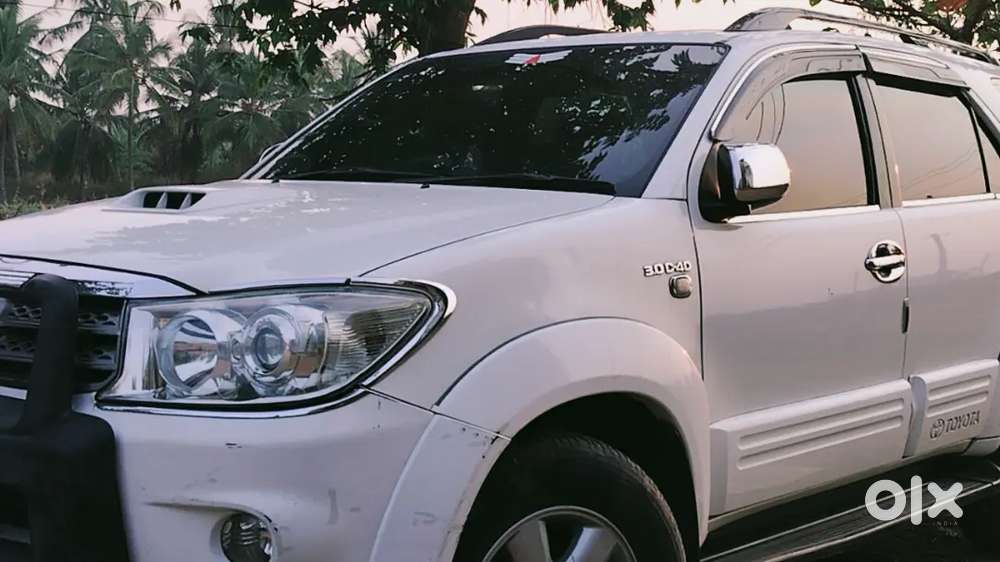 Toyota Fortuner  2011