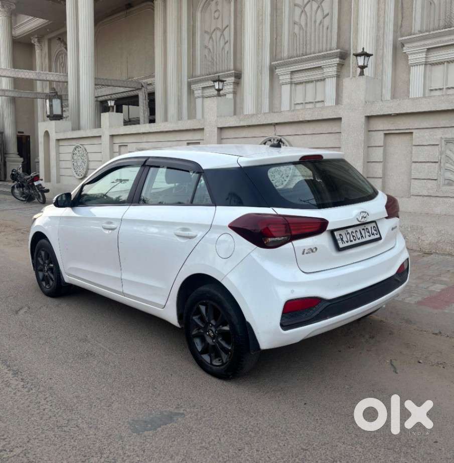 Hyundai I20 Sportz 1.2 Ivt Dual Tone, 2020, Petrol