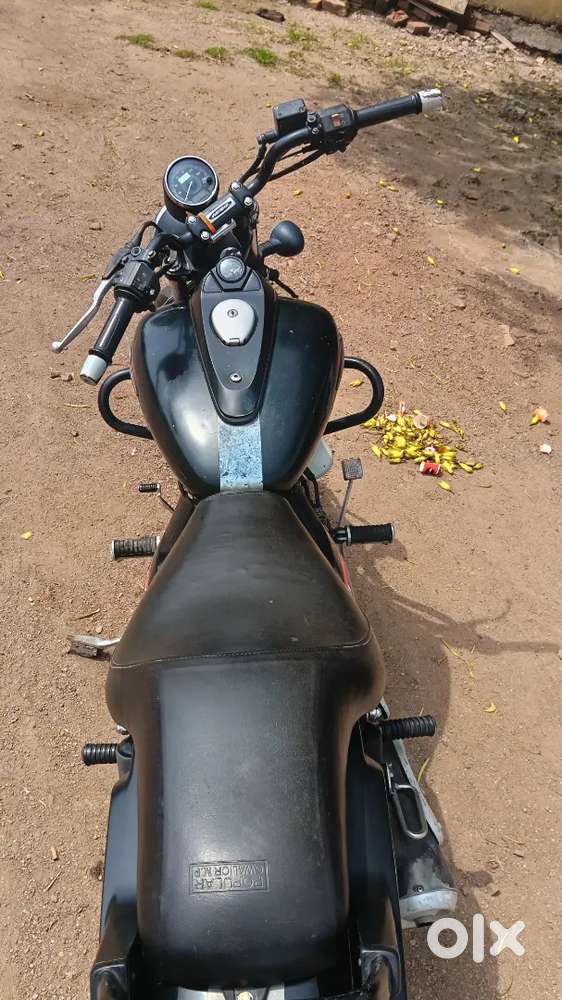 Bajaj Avenger 2016 Street