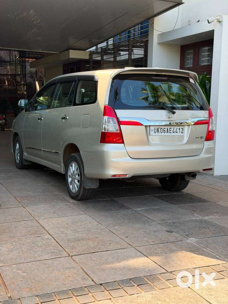 Toyota Innova V Diesel 2014  1st Owner  1.70 Lakh Km  Company Servi