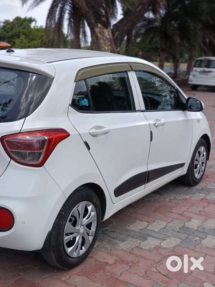 Hyundai Grand I10 2016-2017 Sportz Celebration Edition, 2017, Cng & ..