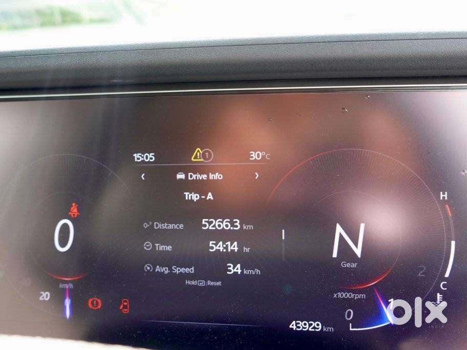 Mahindra Xuv700 2.0 Ax 5 Petrol Mt 7 Str, 2022, Petrol