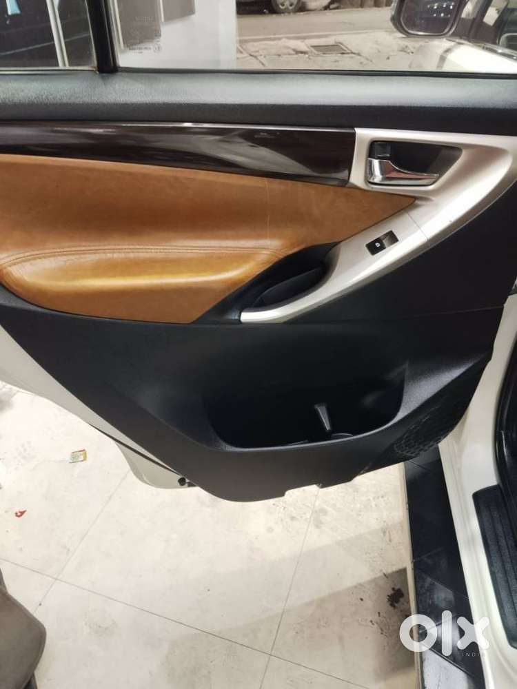 Toyota Innova Crysta 2.8z Automatic, 2017, Diesel