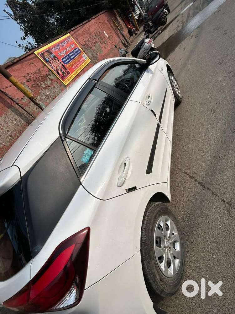 Hyundai I20 Megna 1.2vtvt 2015 Petrol Well Maintained