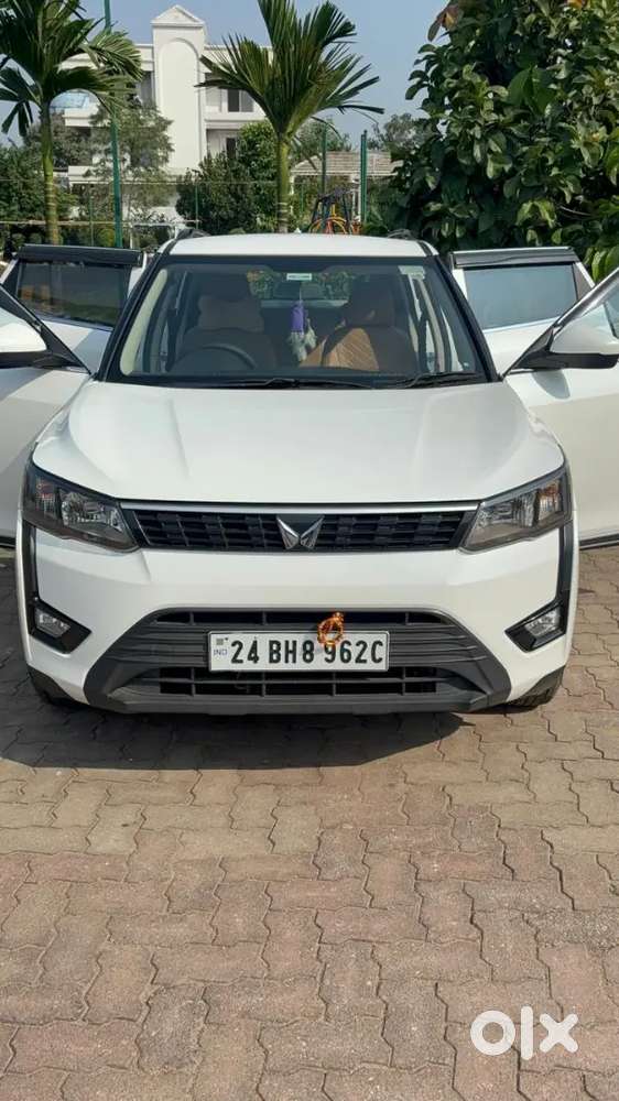 Mahindra Xuv300 W4 Petrol 2024model.sunroof