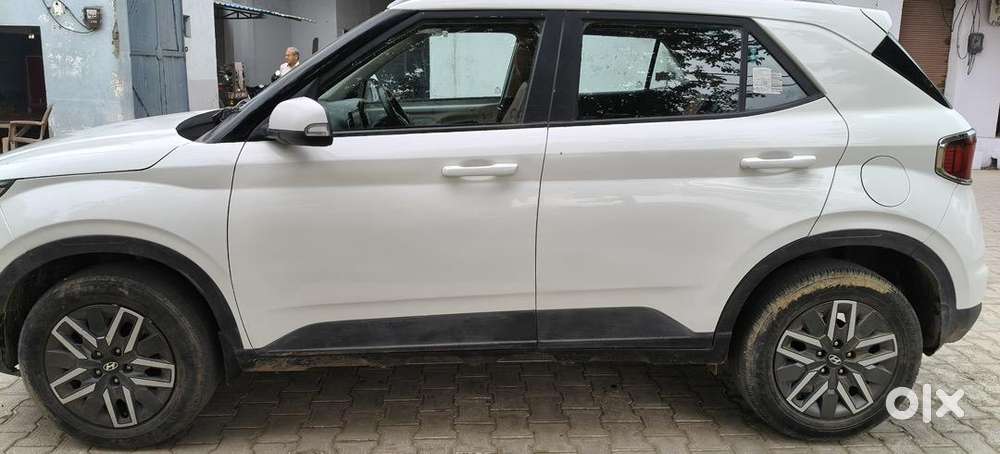 Hyundai Venue 2022 Diesel Well Maintained