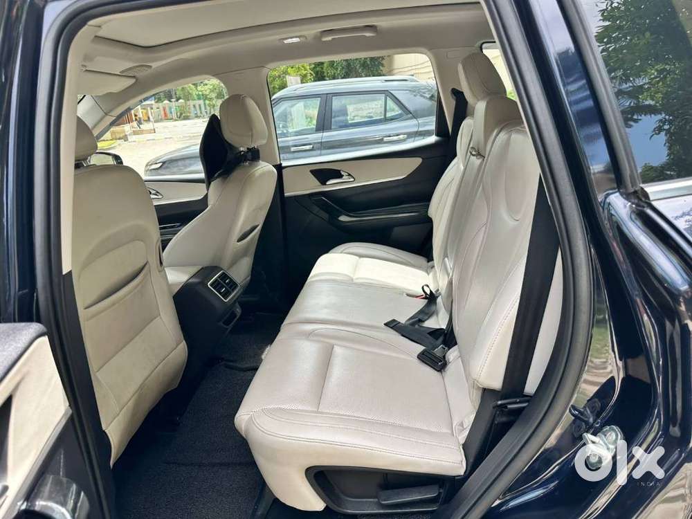 2022 Mahindra Xuv700 Ax7l Diesel  Top Variant  First Owner  Deepblu