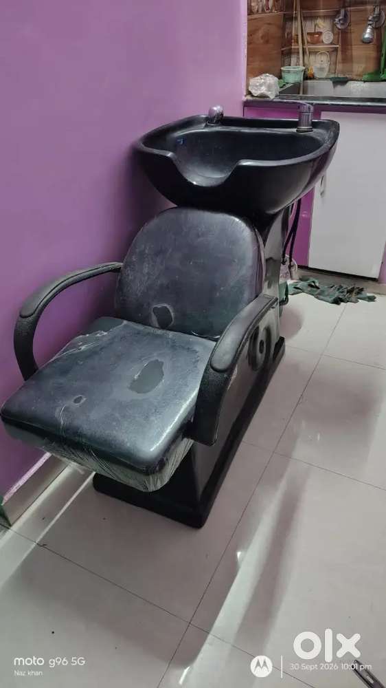 Saloon shampoo chair new chair good condition