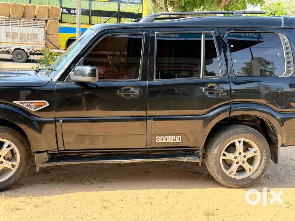 Mahindra Scorpio S10 2015