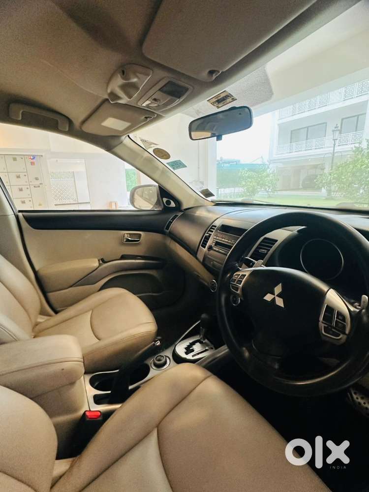 Mitsubishi Outlander Petrol 2012