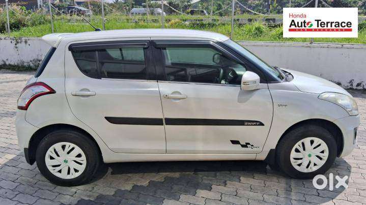 Maruti Suzuki Swift Vxi 1.2 Abs Bs-iv, 2016, Petrol