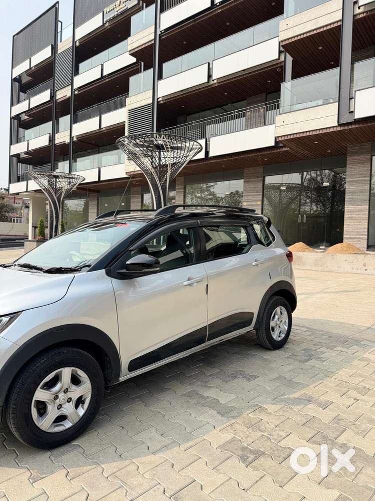 Renault Triber Rxt, 2022, Petrol