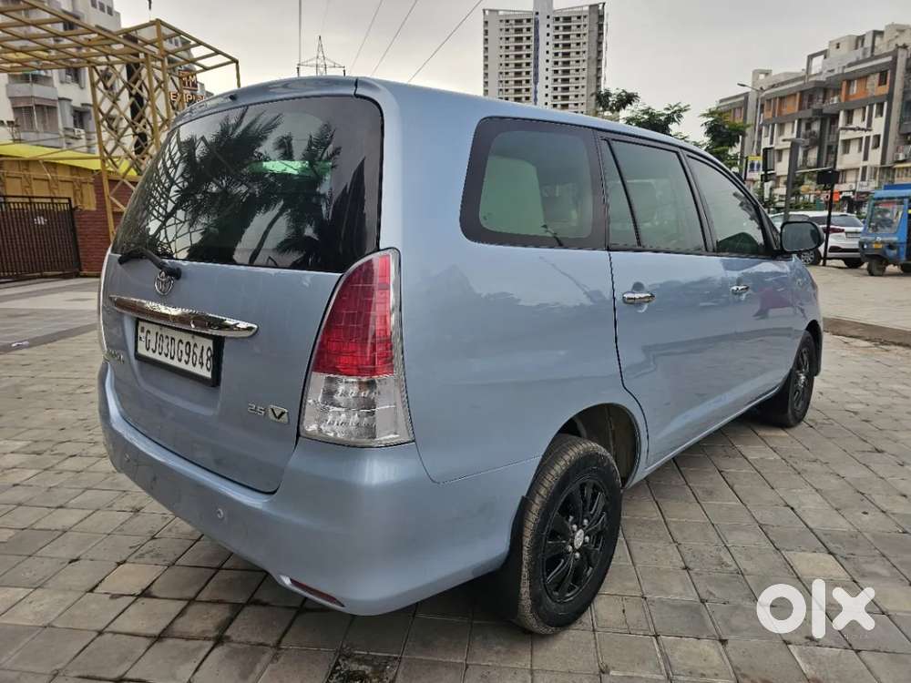 Toyota Innova 2.5 E 8 Str, 2011, Diesel