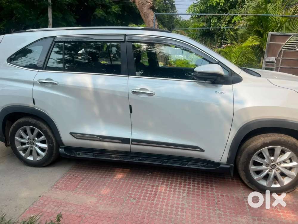 Toyota Innova Hycross, 2026, Petrol