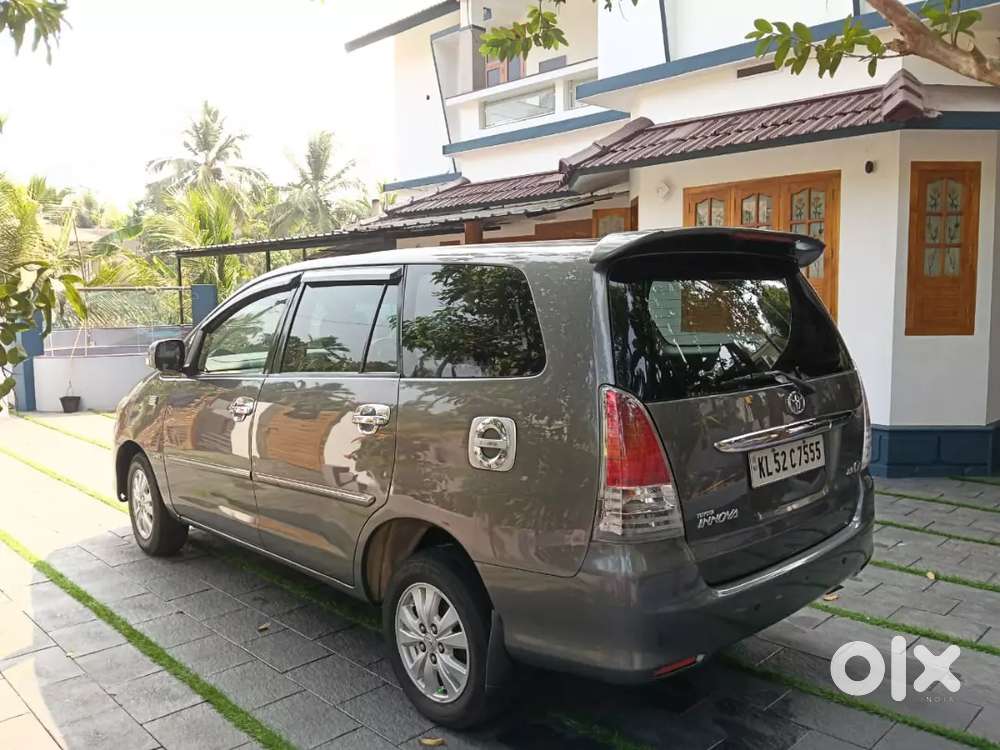 Toyota Innova 2011