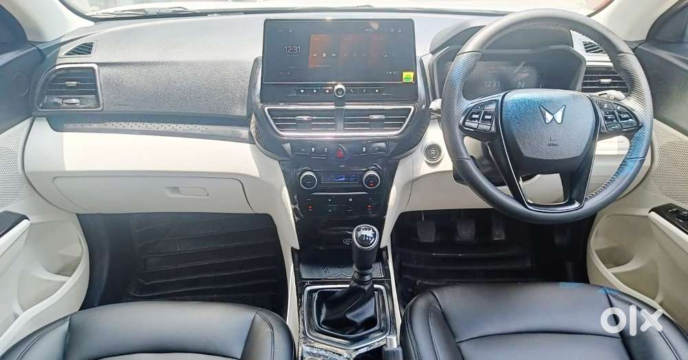 Mahindra Xuv 3xo Ax5 Pm Mt, 2024, Petrol