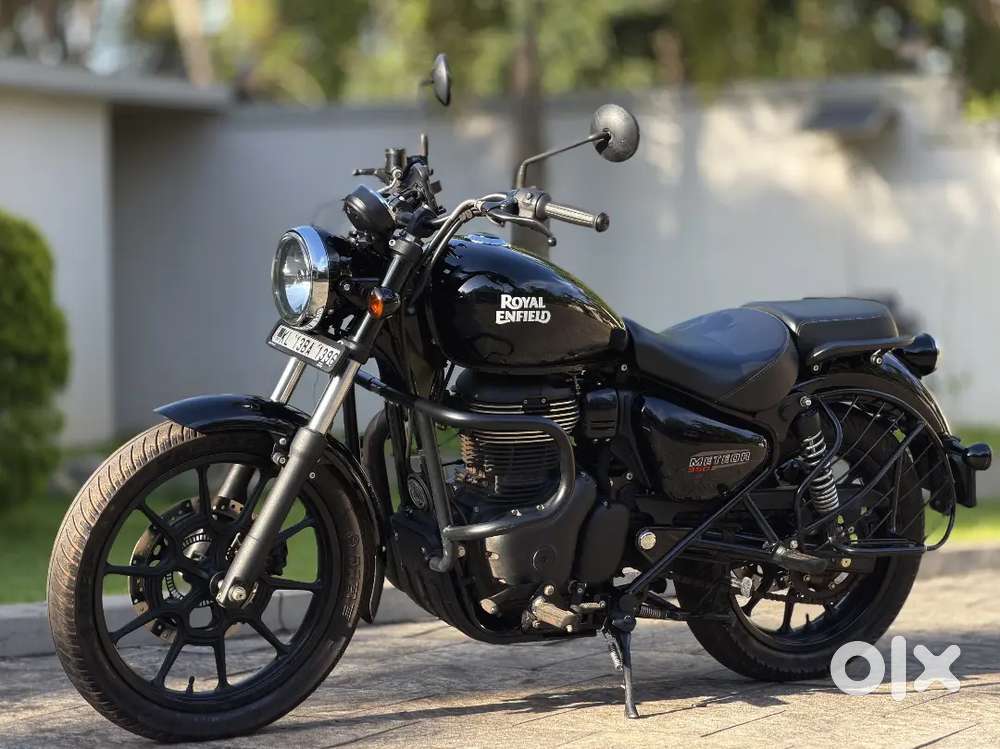 Royal Enfield Meteor 350 2025 Stealth Black