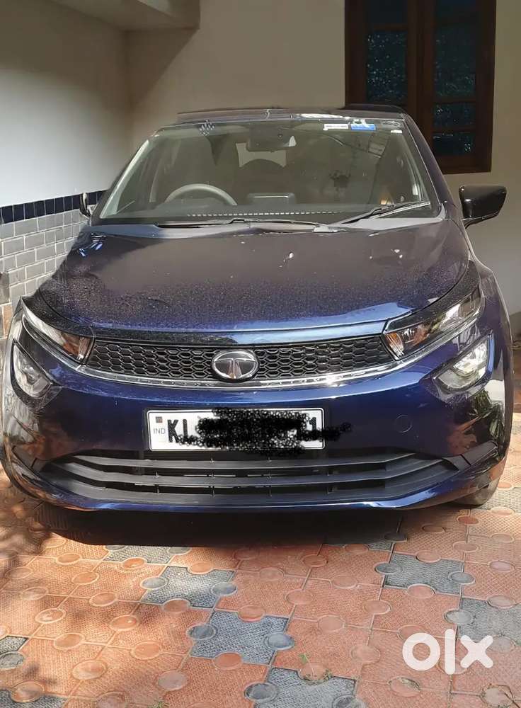 Almost New Tata Altroz Petrol. Automatic Dca, 10900 Km Driven, Blue