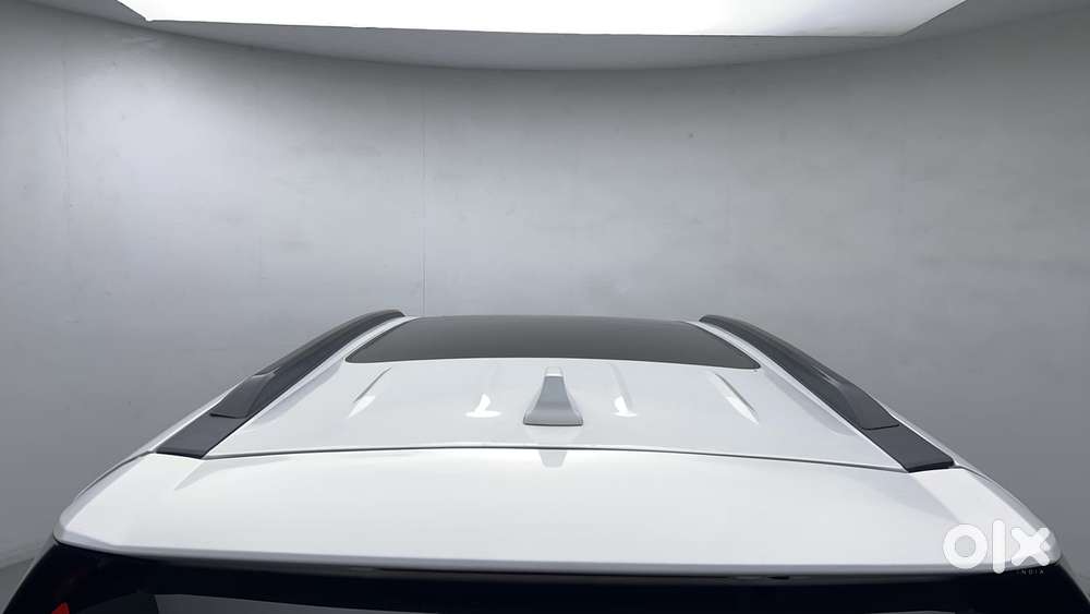 Mahindra Xuv700 2.2 Ax 5 Diesel At Str, 2023, Diesel