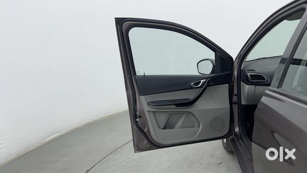 Tata Tiago Xz, 2016, Petrol