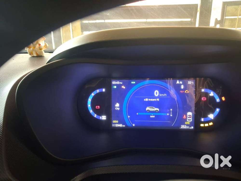 Showroom Condition 2024 Tata Nexon Creativedriven < 6,000 Km! Plus
