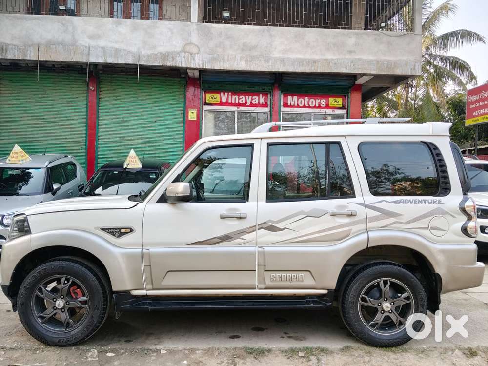 Mahindra Scorpio S10, 2017, Petrol