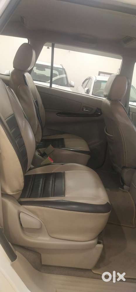 Toyota Innova 2.5 Zx Diesel 7 Seater Bsiii, 2014, Diesel