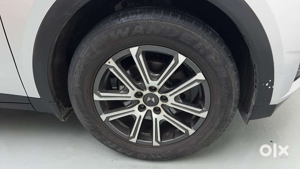 Mahindra Xuv700 2.0 Ax 7 Petrol At Luxury Pack Str, 2021, Petrol