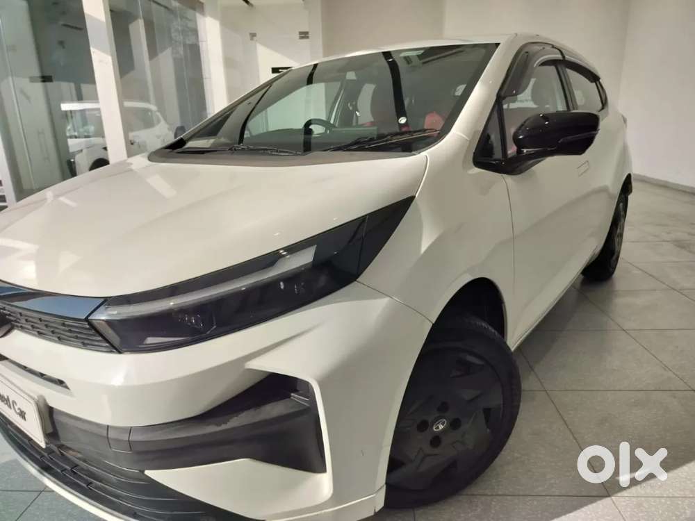 Tata Altroz, 2025, Petrol