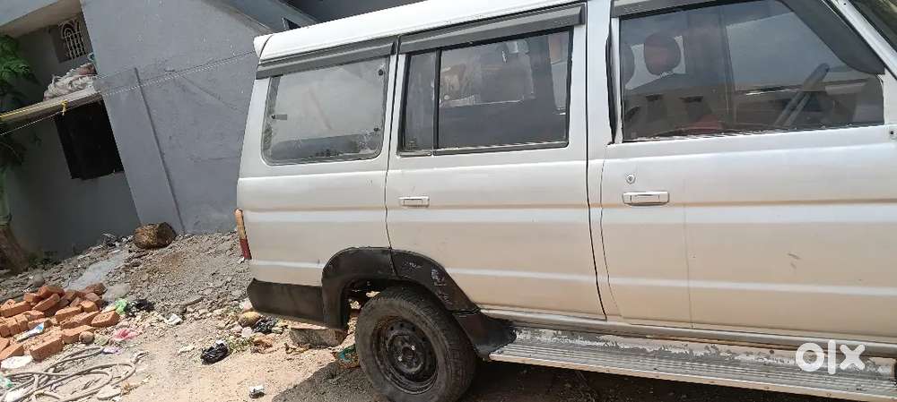 Toyota Qualis Good Condition Tyre 75%
