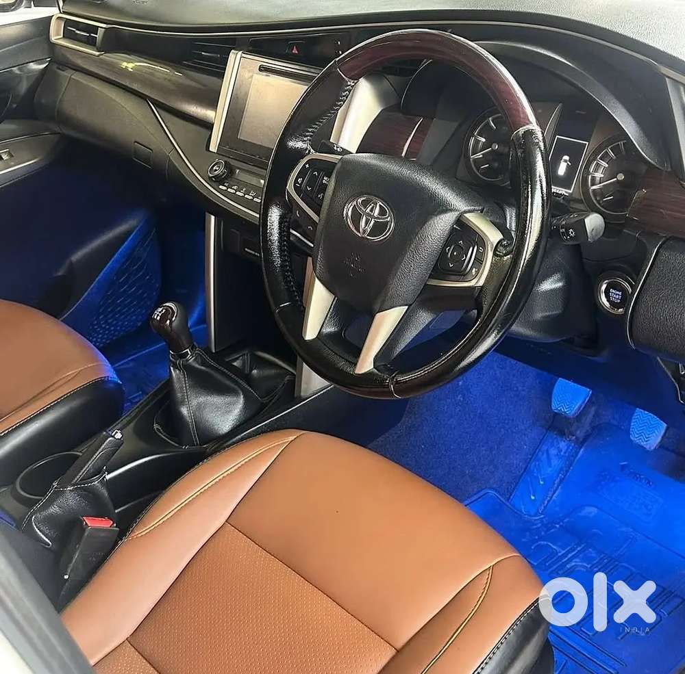 Toyota Innova Crysta 2.4 V 2016