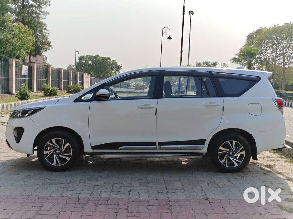 Toyota Innova Crysta 2.4 G Mt, 2022, Diesel