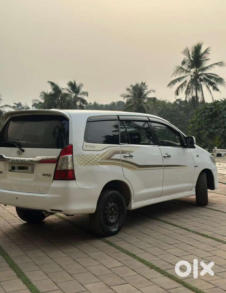 Toyota Innova 2012