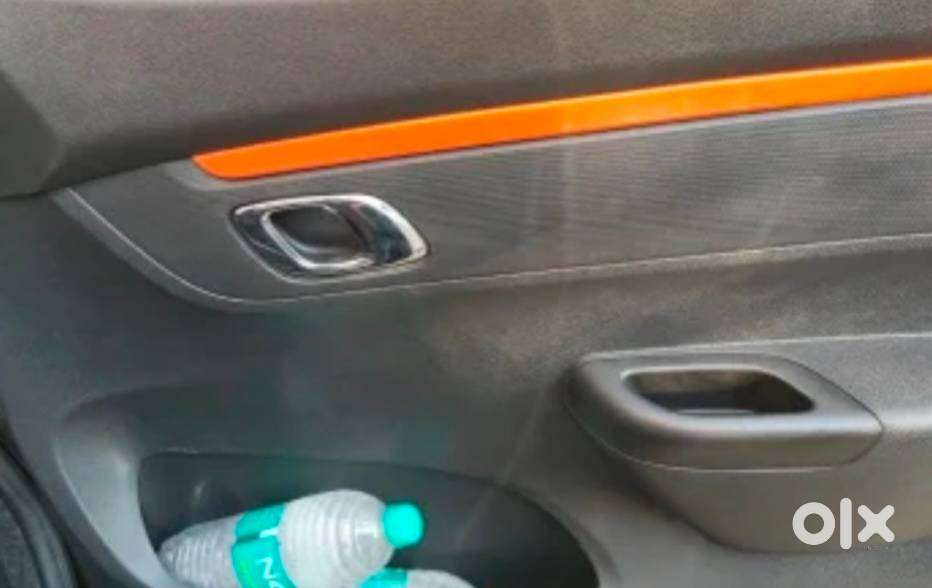 Renault Kwid Climber (1.0) Amt - Dual Tone