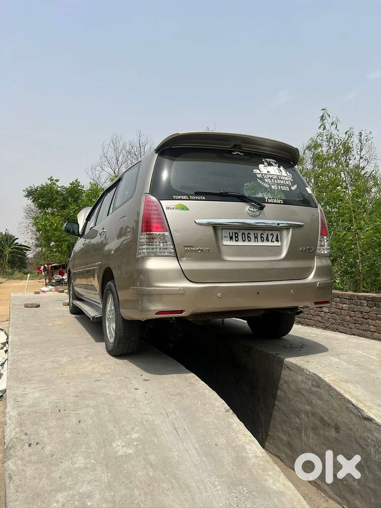 Toyota Innova 2011 Km Driven