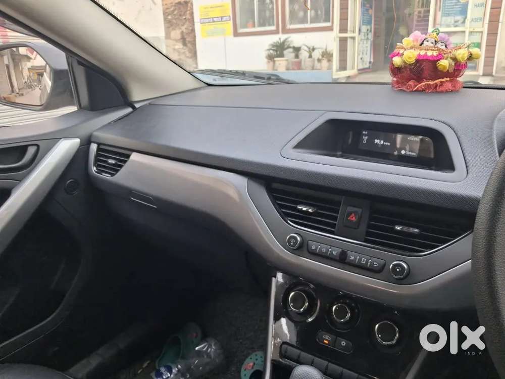 Tata Nexon Automatic Car With Sunroof Model August 2023