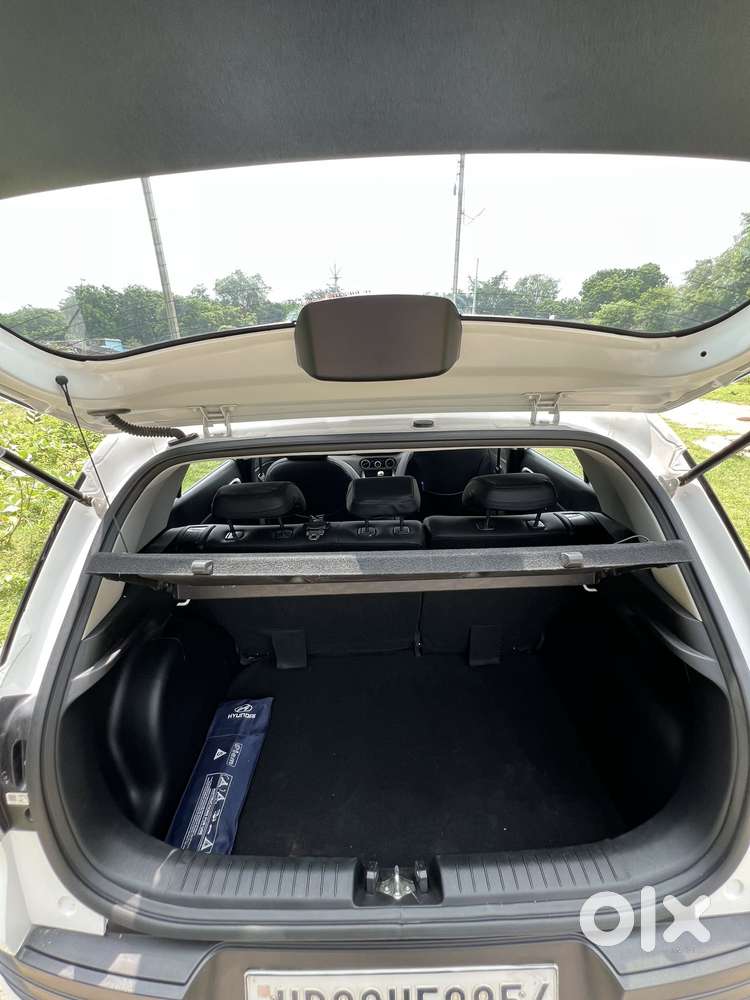 Hyundai Venue 1.2 S (o), 2024, Petrol