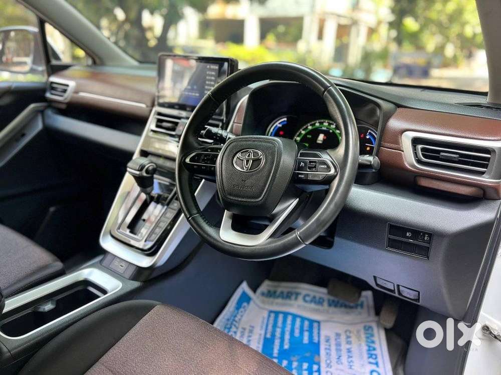 Toyota Innova Hycross 2.0 Vx Hybrid 8 Str, 2023, Petrol
