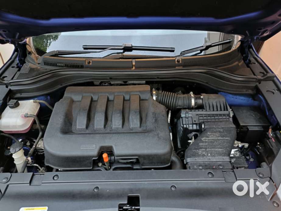 Mahindra Xuv700 2.0 Ax 7 Petrol At Str, 2021, Petrol