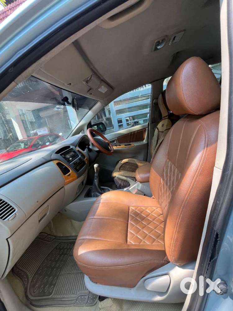 Toyota Innova 2009-2011 2.5 E 7 Str, 2010, Diesel