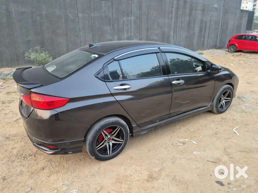 Honda City Vx Cvt Sunroof 
Petrol
Bs4 Norms