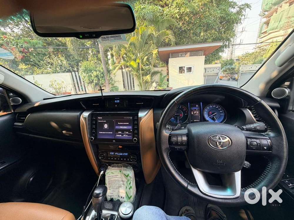 2022 Toyota Fortuner 4*4 At (black Crystalline Shine)