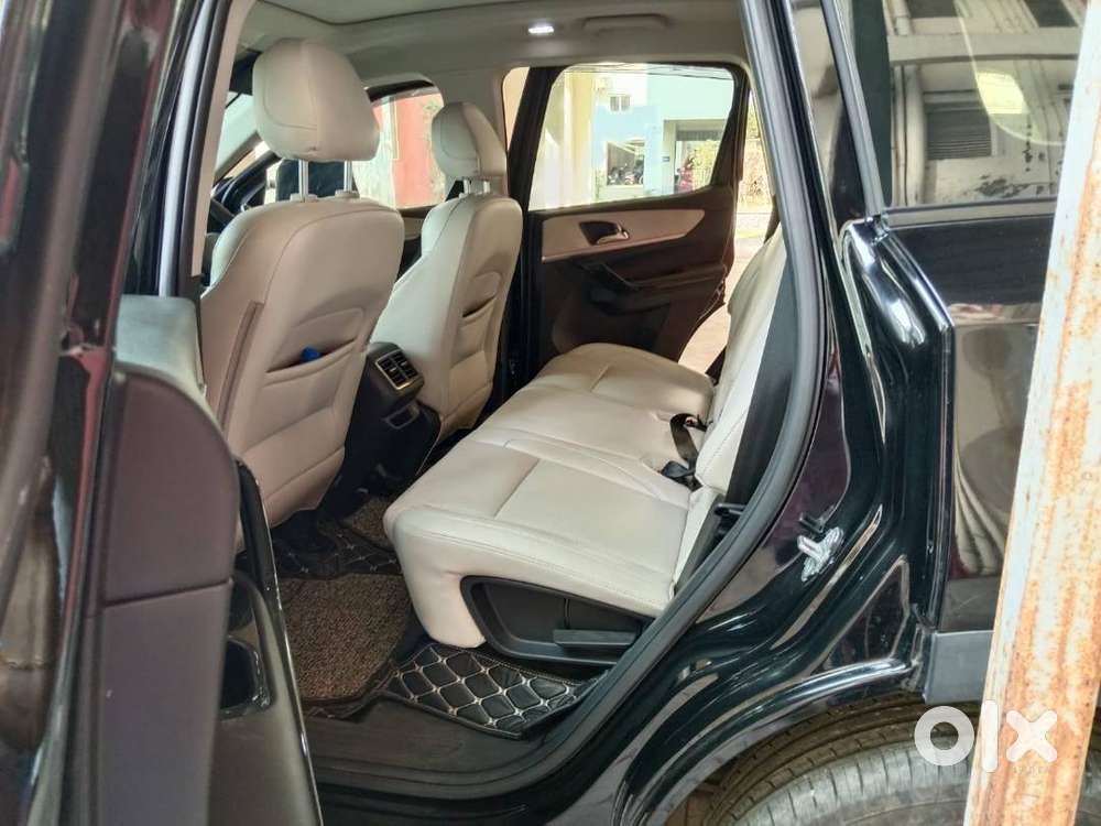 2025 Mahindra Xuv700 Ax7l At  Only 10.8k Kms  Top Model