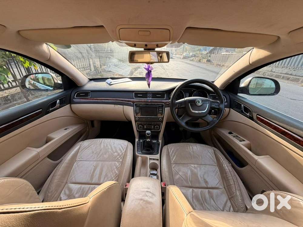 Skoda Superb 2013 Petrol 95000 Km Driven