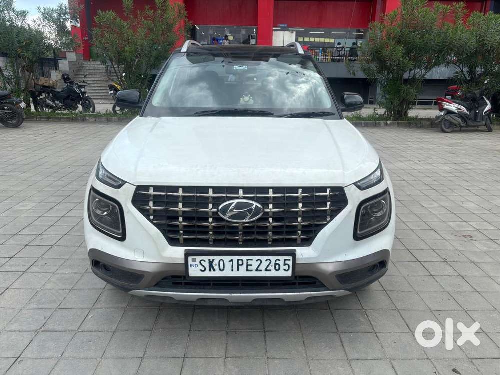 Hyundai Venue Sx (o) Mt 1.5 Diesel Dual Tone, 2020, Diesel