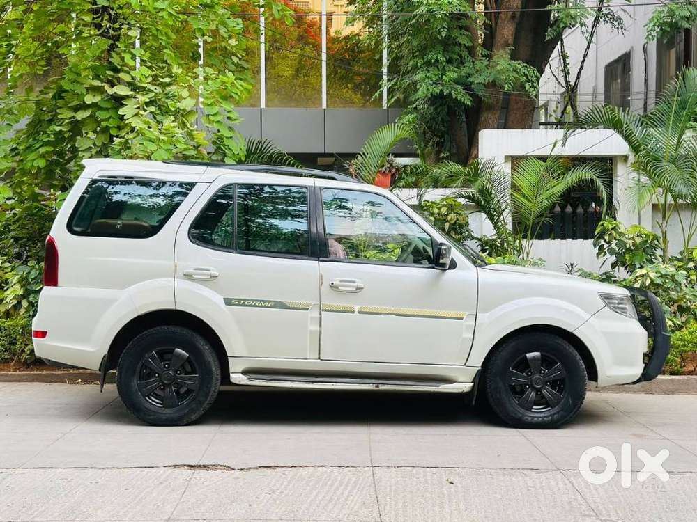 Tata Safari Storme, 2014, Petrol