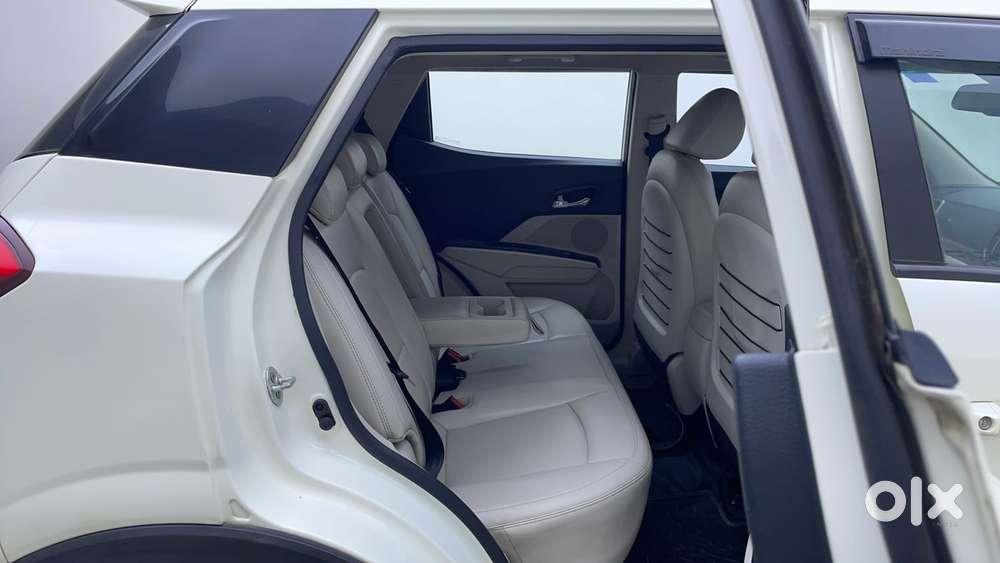 Mahindra Xuv300 1.2 W8 (o) Amt Petrol, 2021, Petrol